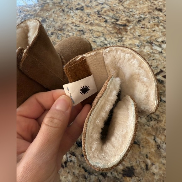 New UGG Keelan Toddler Suede Boots Size 04/05 - Picture 6 of 7